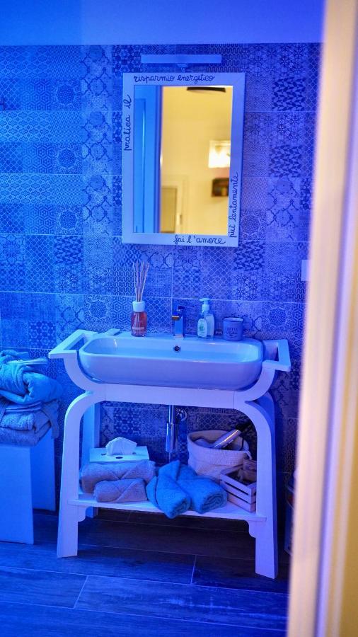 Bed Art Relaxing Suite - Appartamento Con Sauna Happiness Suite Gallery サン・ベネデット・デル・トロント エクステリア 写真
