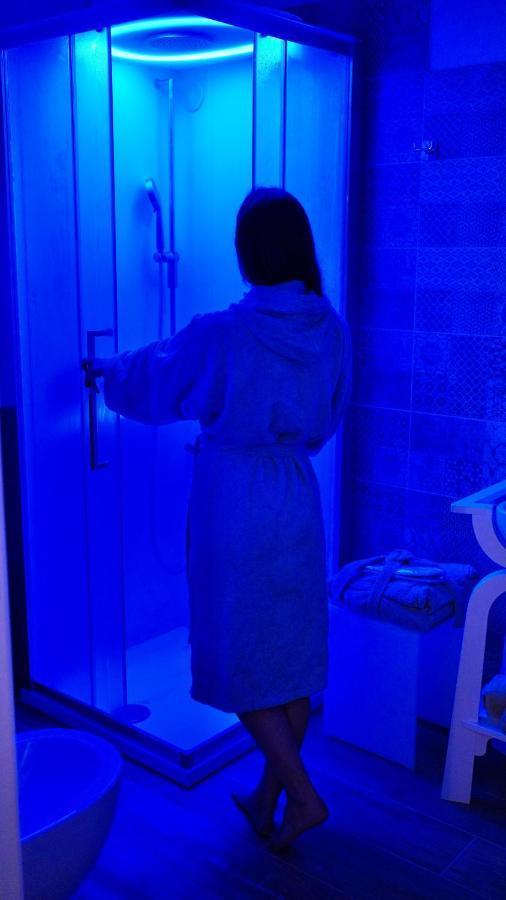 Bed Art Relaxing Suite - Appartamento Con Sauna Happiness Suite Gallery サン・ベネデット・デル・トロント エクステリア 写真
